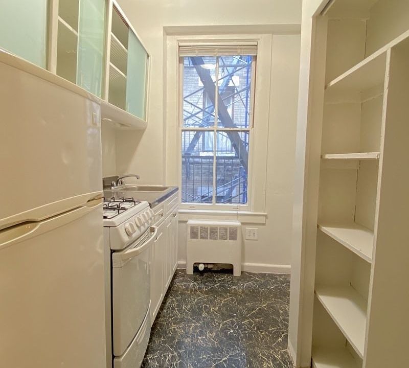 2nd image of 423 E 64th St APT 5D