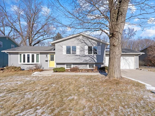 2624 E George Washington Blvd, Davenport, IA 52803
