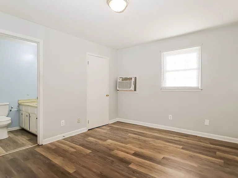 River Valley Apartments — Photo 6