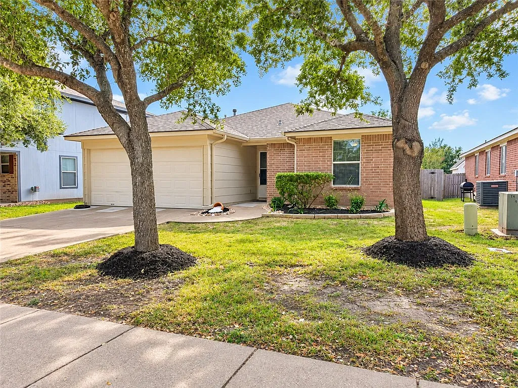 3 bed, 1156 sqft, $1,800 — Photo 2