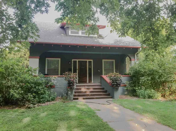 1421 5th St, Clay Center, KS 67432