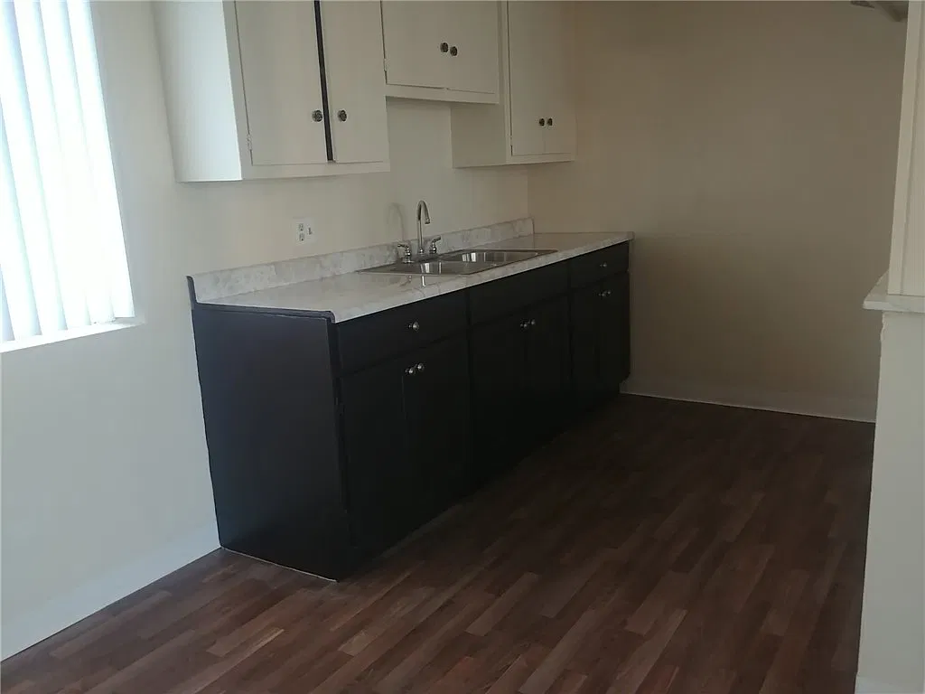 2 bed, 900 sqft, $2,500 — Photo 2