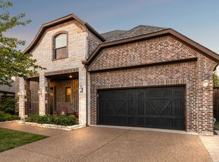 800 Goose Ct, Forney, TX 75126