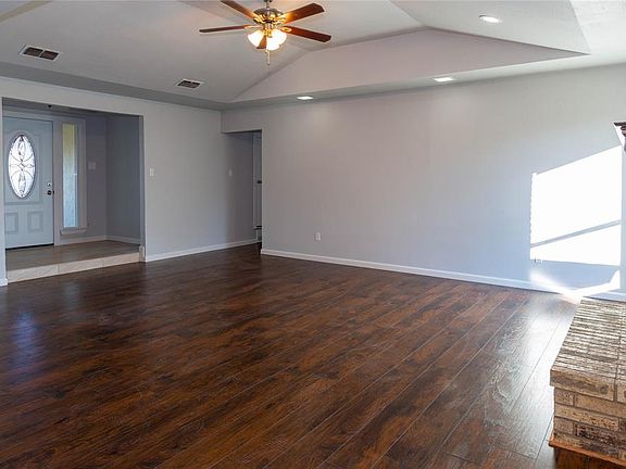5th image of 3228 Lookout Dr