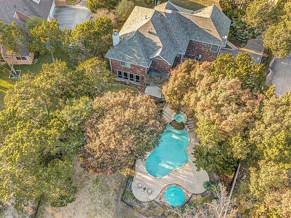 3rd image of 804 Cobblestone Ct