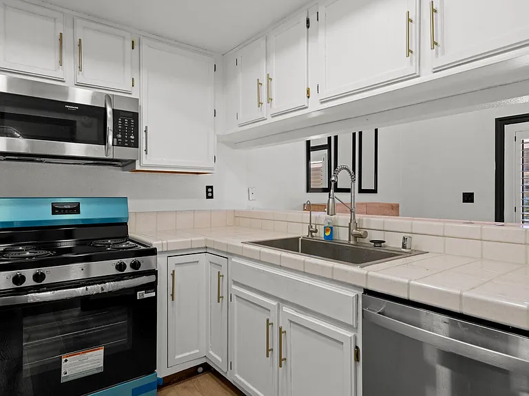 841 Northampton Ct — Photo 8