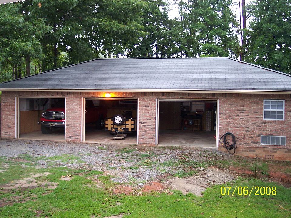 full brick 3 car garage heated and air conditioned