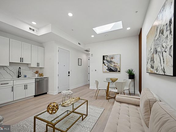 4th image of 701 Quincy St NE #6