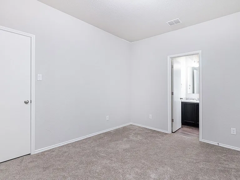 4614 Heathers Cross — Photo 10