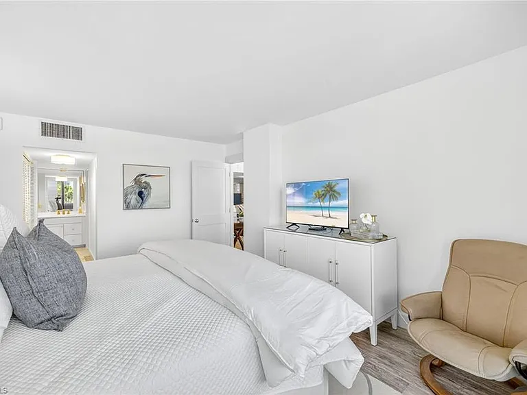 4001 Gulf Shore Blvd N #105 — Photo 13