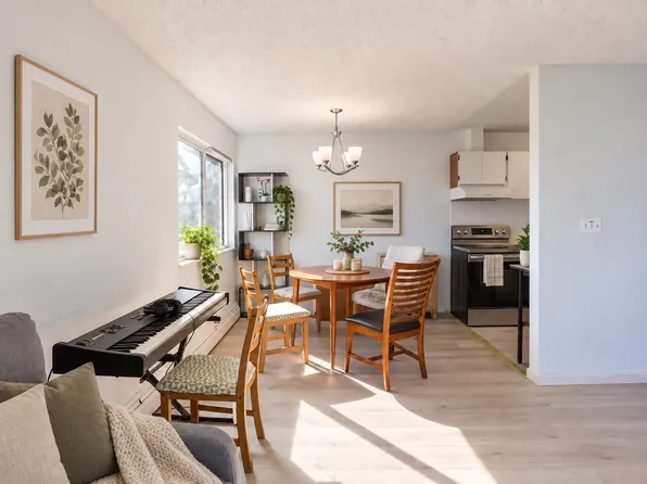 7240 Lindsay Rd #303, Richmond, BC V7C 2P5