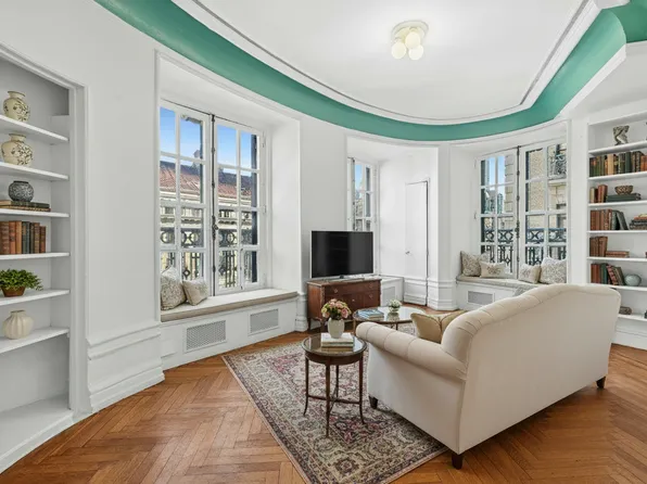 2109 Broadway image 1 of 8