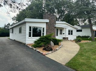 1626 S Demeter Dr, Freeport, IL 61032