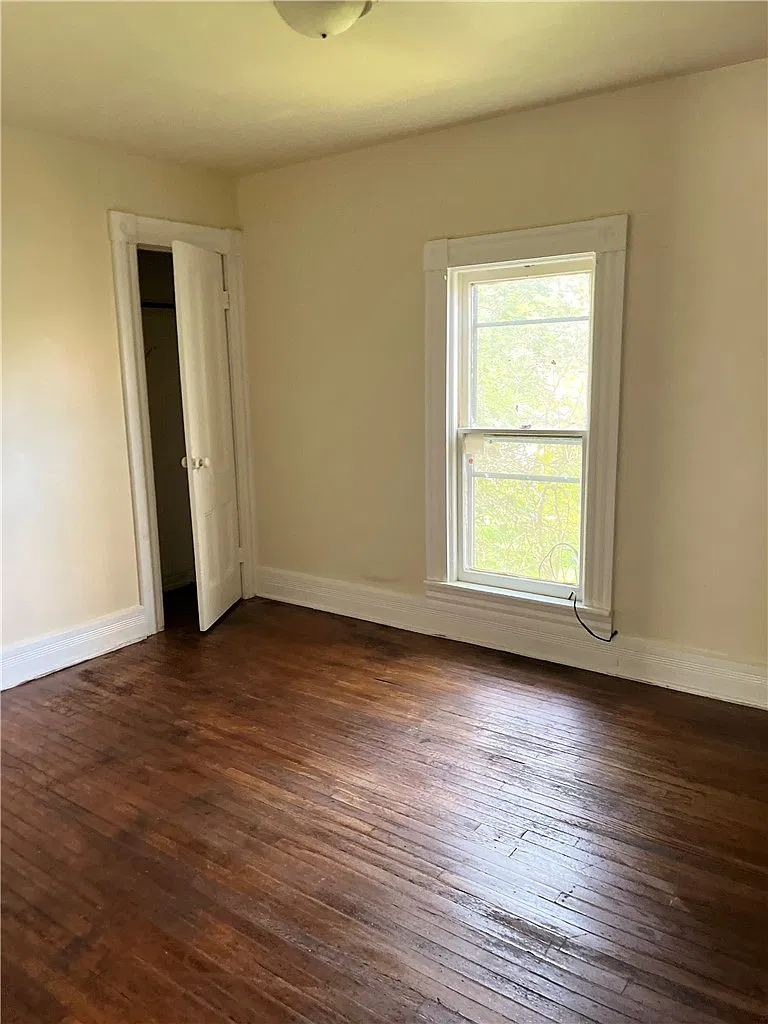 4 bed, 2.0 bath, 2156 sqft, $1,595 — Photo 4