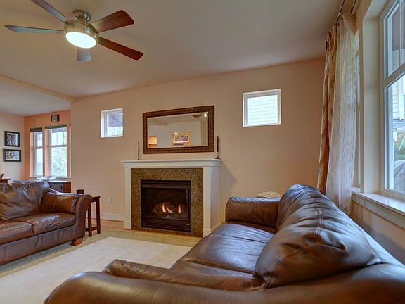 3rd image of 1747 27th Ln NE