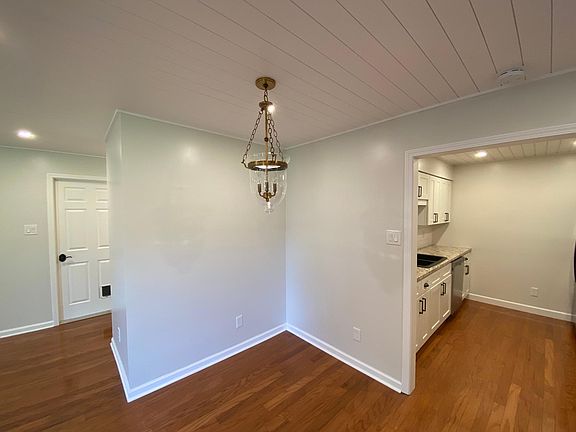 3rd image of 1520 Berwyn Dr