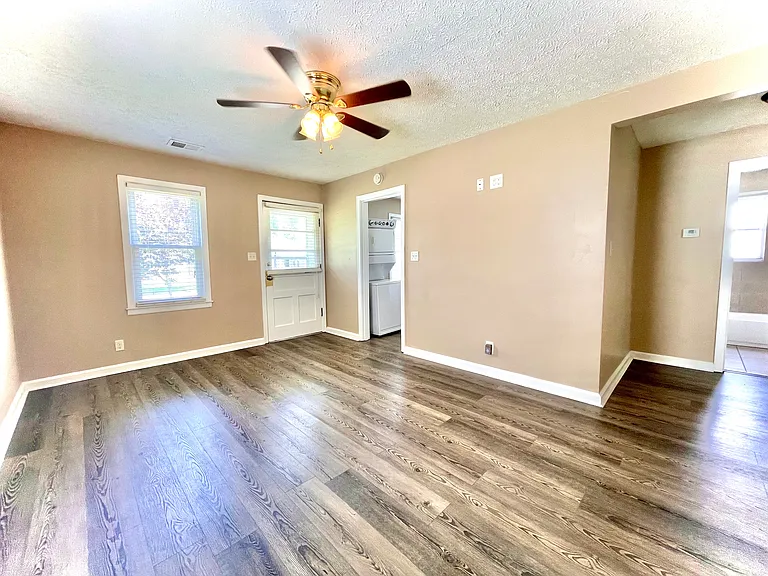 1046 Seelbach Ave — Photo 4