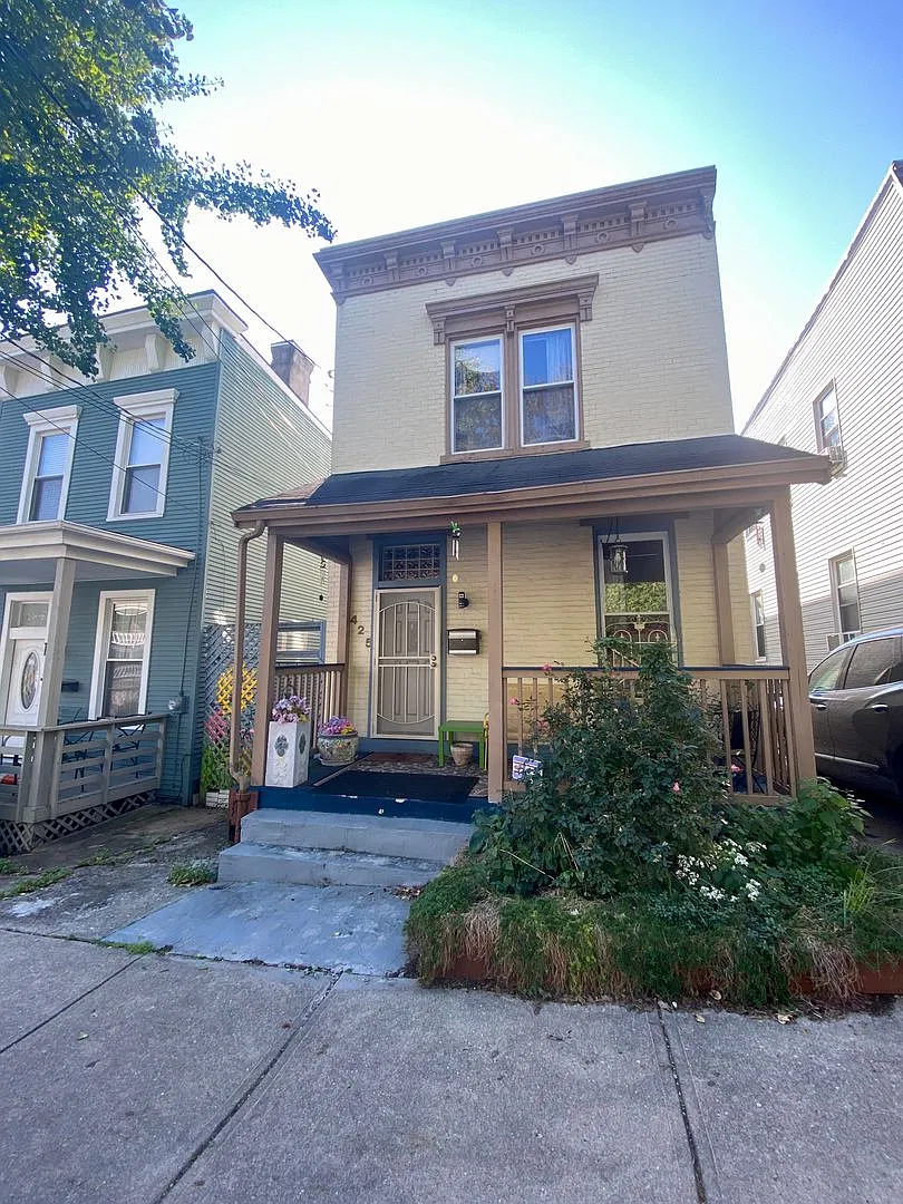 6 Bed/2.5 Bath Seconds From UC Main Campus Only $650/pp ($3900/mo) — Photo 1