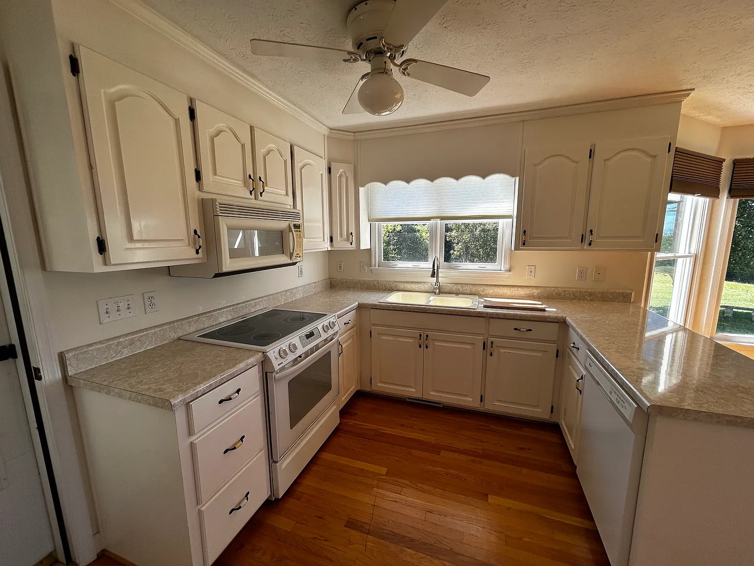 3 bed, 1358 sqft, $1,600 — Photo 4