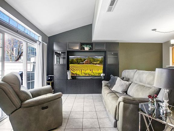 2nd image of 553 E Jasmine Circle