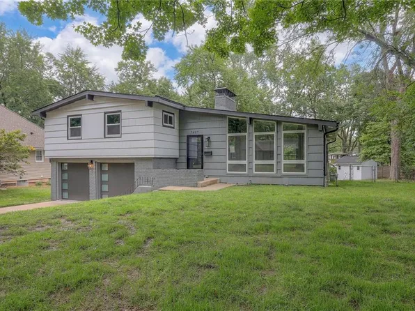7827 Falmouth St, Prairie Village, KS 66208