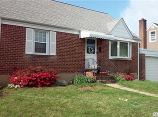135 Connecticut Ave, Massapequa, NY 11758