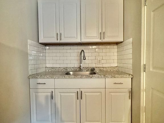 4th image of 6702 Fulton St #8
