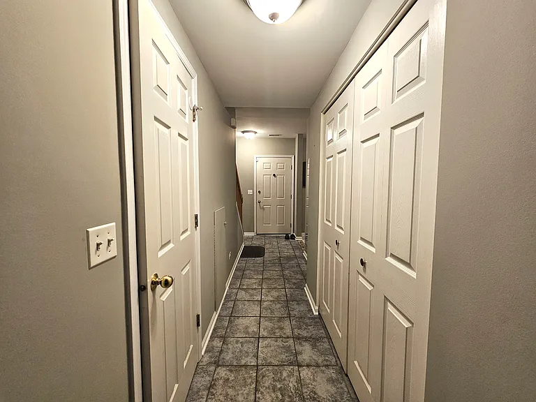 1225 N Village Dr — Photo 4