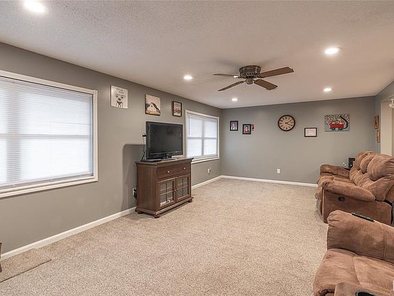 3rd image of 502 Fox Creek Rd