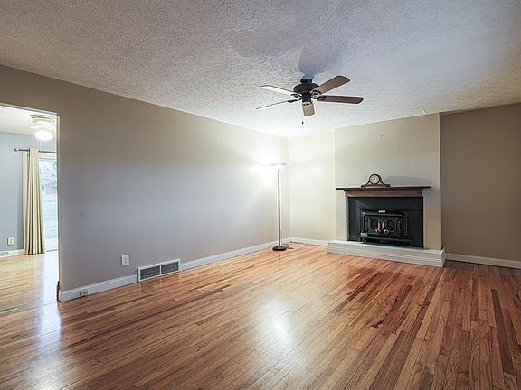 4th image of 2131 Renee Dr