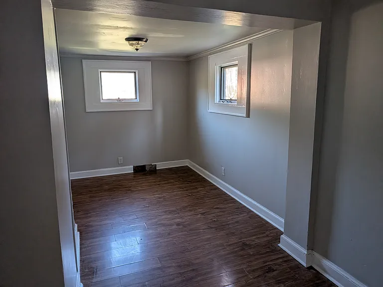 727 Elm St — Photo 3