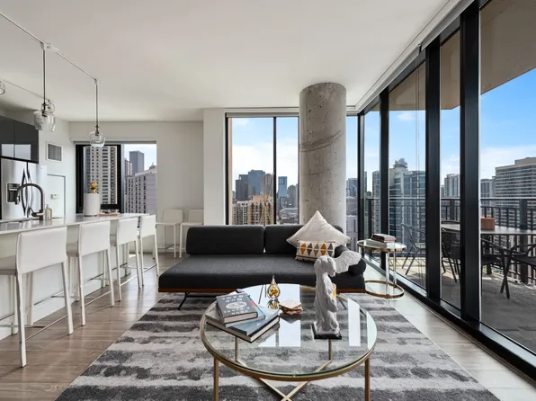 823 N Clark St, Chicago, IL