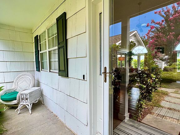 2nd image of 100 Saint Andrews Cir