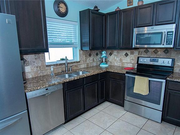 4th image of 102 Woodfield Ct