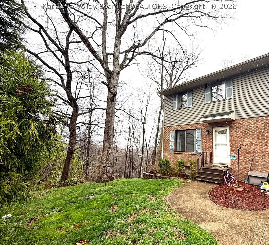 213 Walker Dr photo 1