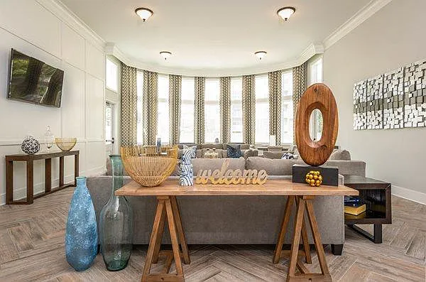 Aspen Regency — Photo 9
