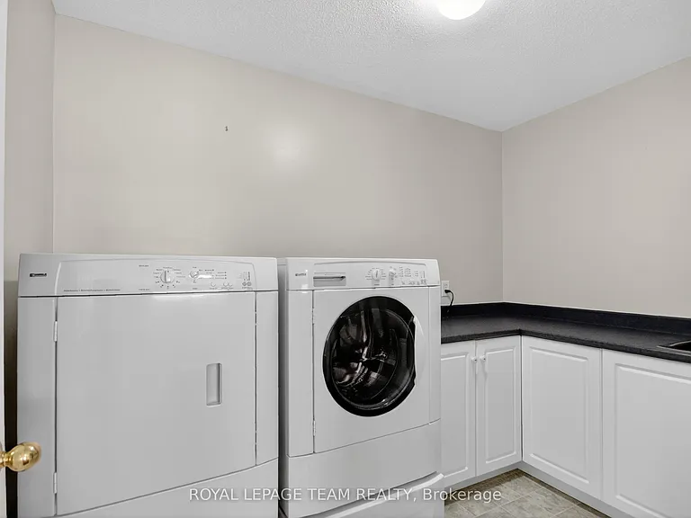 32 Riverstone Dr N — Photo 33