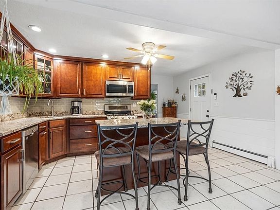 4th image of 1 Hemlock Rd