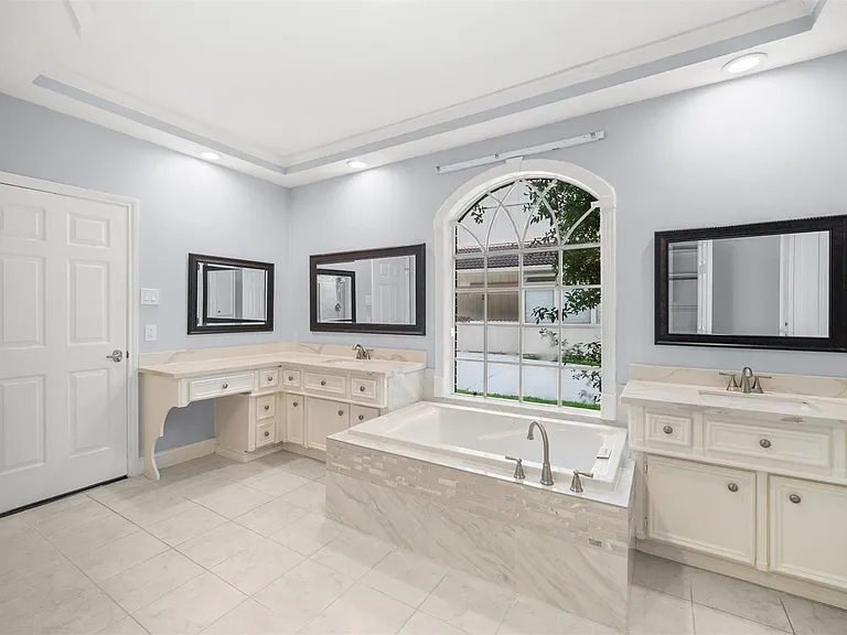 3622 Springhill Ln — Photo 24