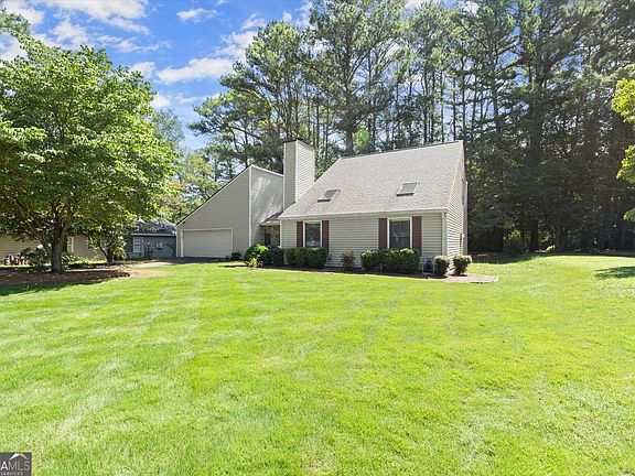 3rd image of 2272 Macby Dr