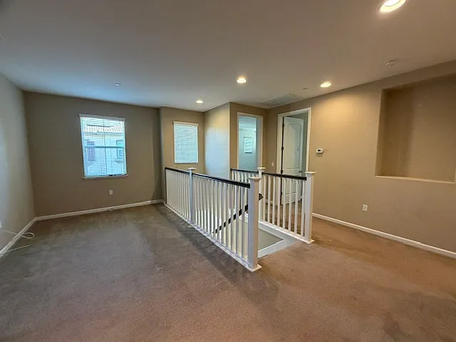 5 bed, 2837 sqft, $4,200 — Photo 2