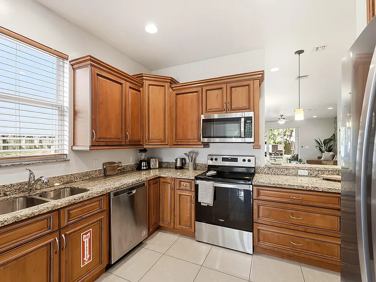 1141 NE 3rd Ave — Photo 5