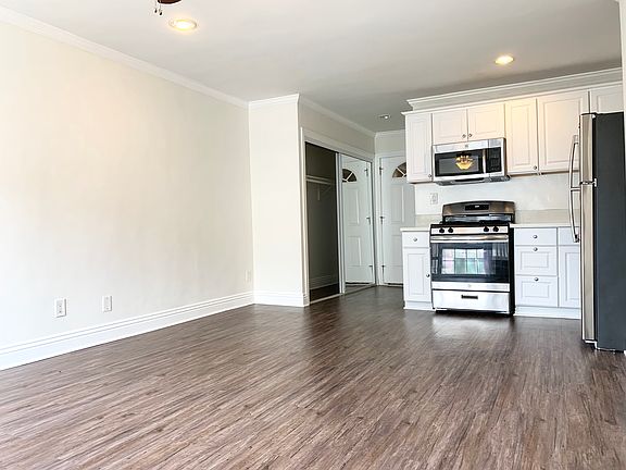 3rd image of 101 N Normandie Ave APT 109