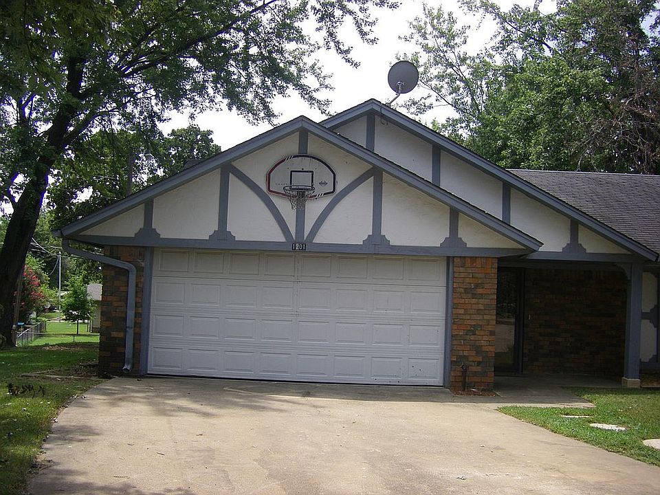 1st image of 1201 Parkland Ave