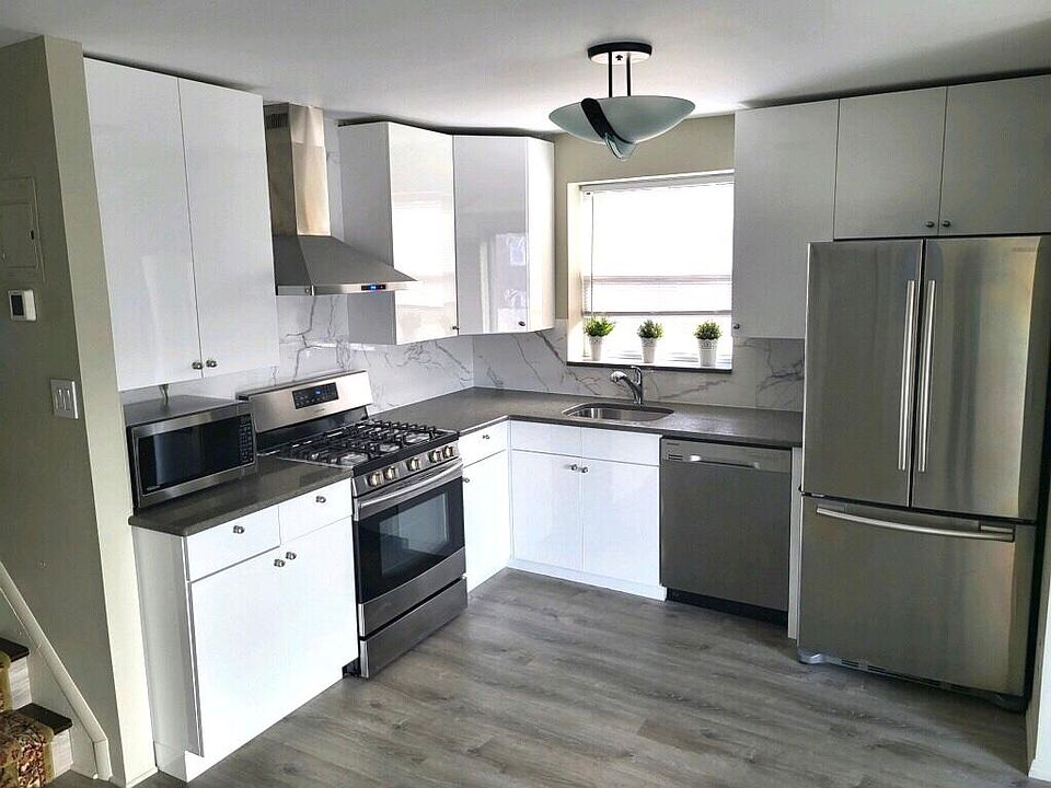 1st image of 106 Bay 28 St #3