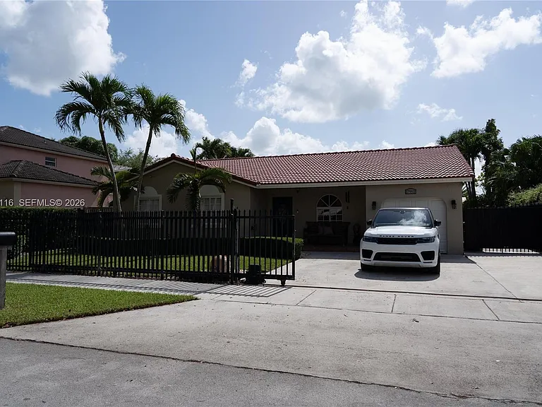 17992 SW 152nd Ct — Photo 1