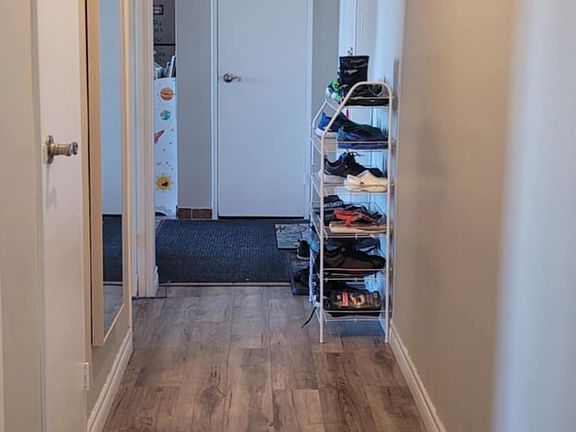 3rd image of 931 Wonderland Rd S #1002
