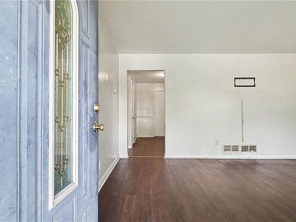 3rd image of 3665 Brookcrest Cir