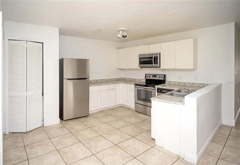 3 bed, 2.0 bath, 1202 sqft, $1,850 — Photo 3