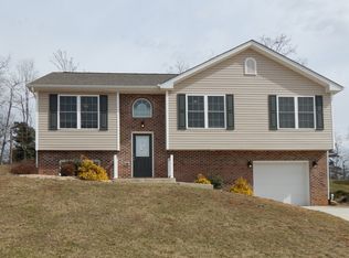 91 Lofty Cir, Stuarts Draft, VA 24477